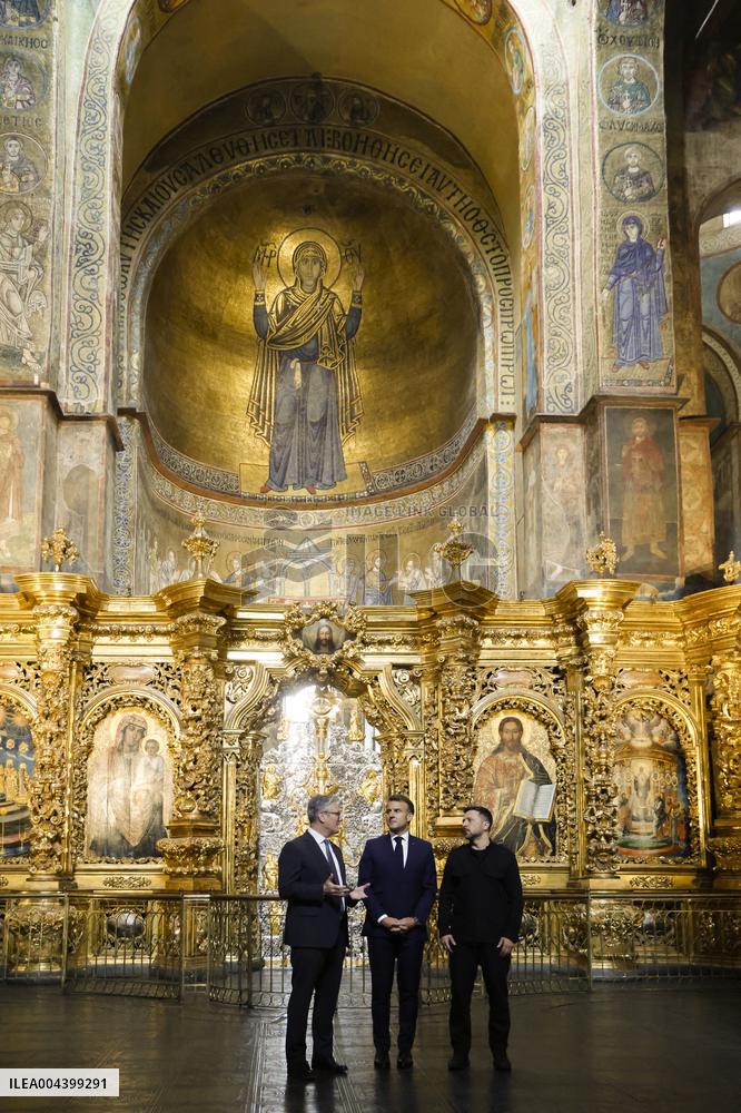 Merz Macron Starmer and Tusk in Kiev for Ukraine Ceasefire Talk