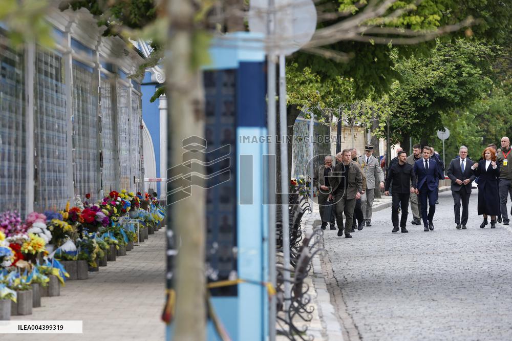 Merz Macron Starmer and Tusk in Kiev for Ukraine Ceasefire Talk