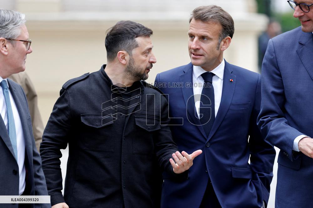 Merz Macron Starmer and Tusk in Kiev for Ukraine Ceasefire Talk