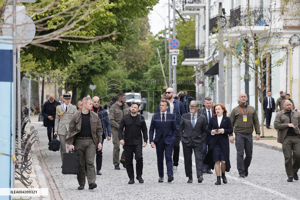 Merz Macron Starmer and Tusk in Kiev for Ukraine Ceasefire Talk