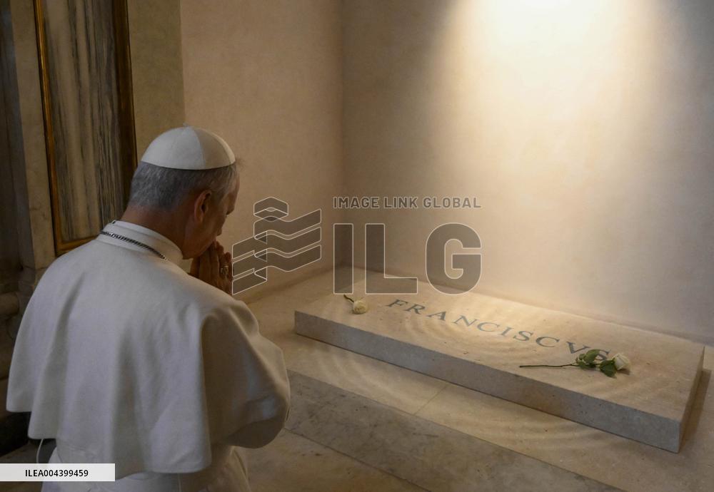 Pope Leo XIV Prays Before The Tomb of Pope Francis - Rome