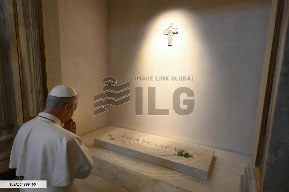 Pope Leo XIV Prays Before The Tomb of Pope Francis - Rome