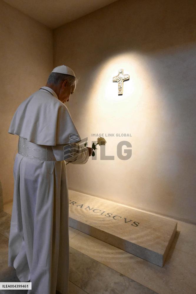 Pope Leo XIV Prays Before The Tomb of Pope Francis - Rome