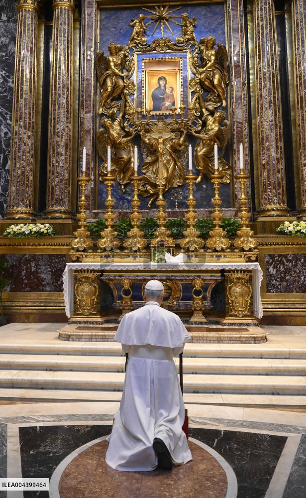 Pope Leo XIV Prays Before The Tomb of Pope Francis - Rome