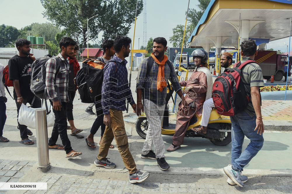 Srinagar Blasts Trigger Civilian Exodus - India