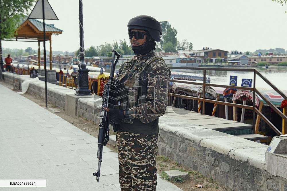 Srinagar Blasts Trigger Civilian Exodus - India