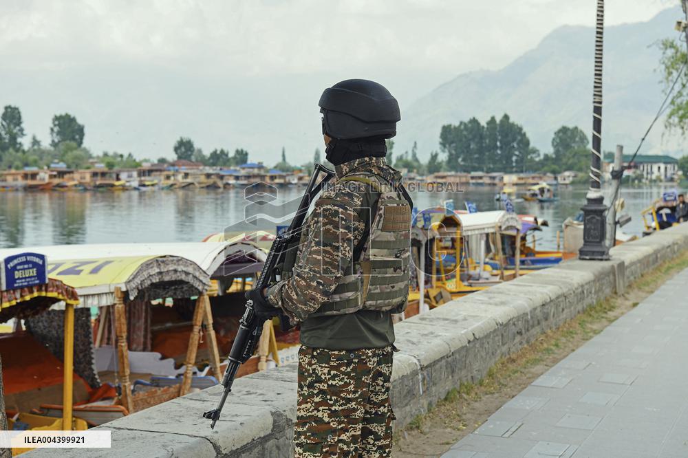 Srinagar Blasts Trigger Civilian Exodus - India