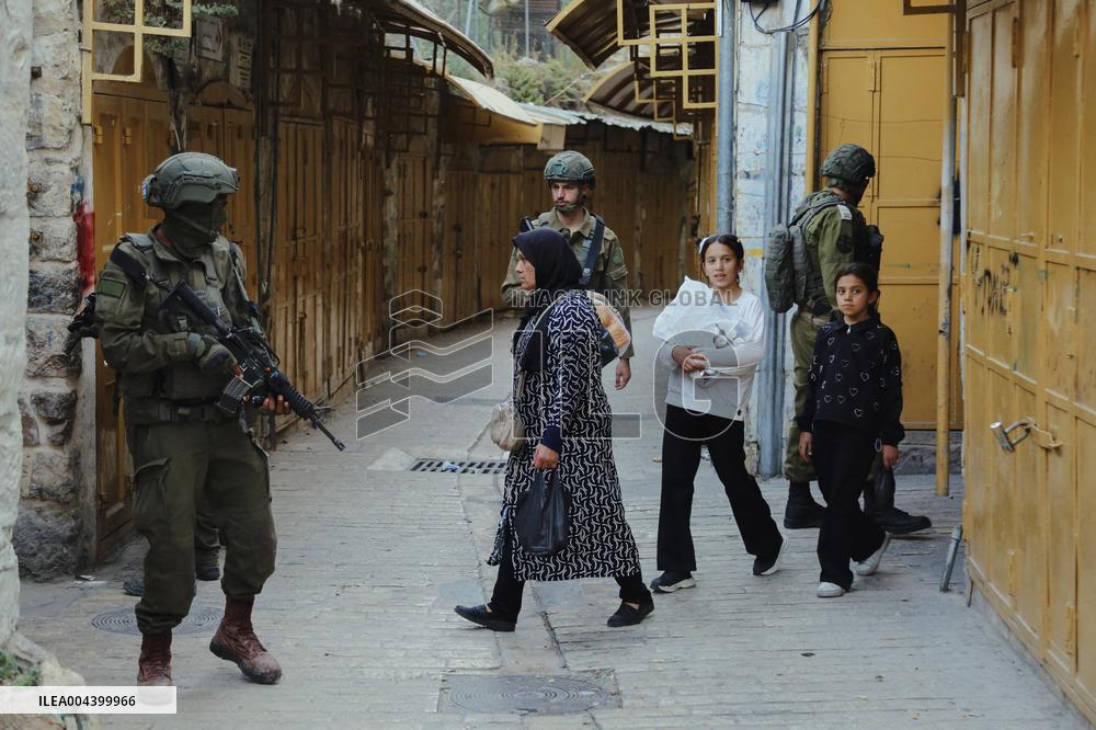 Israeli Forces Guard Settler Movement