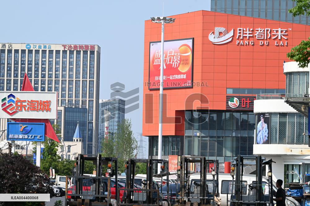 Pang Du Lai Hypermarket in Haining