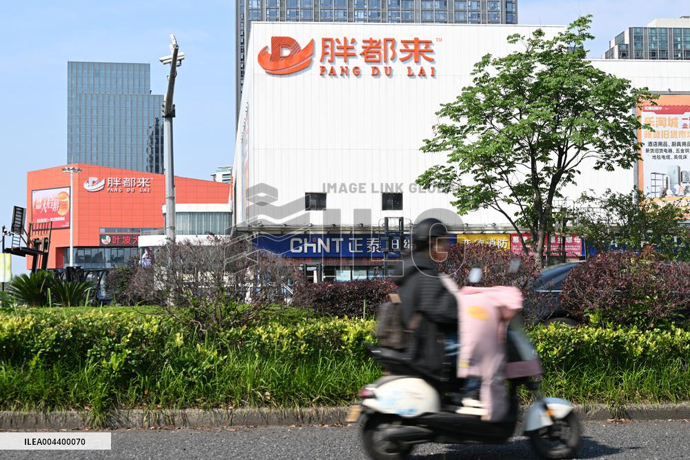 Pang Du Lai Hypermarket in Haining