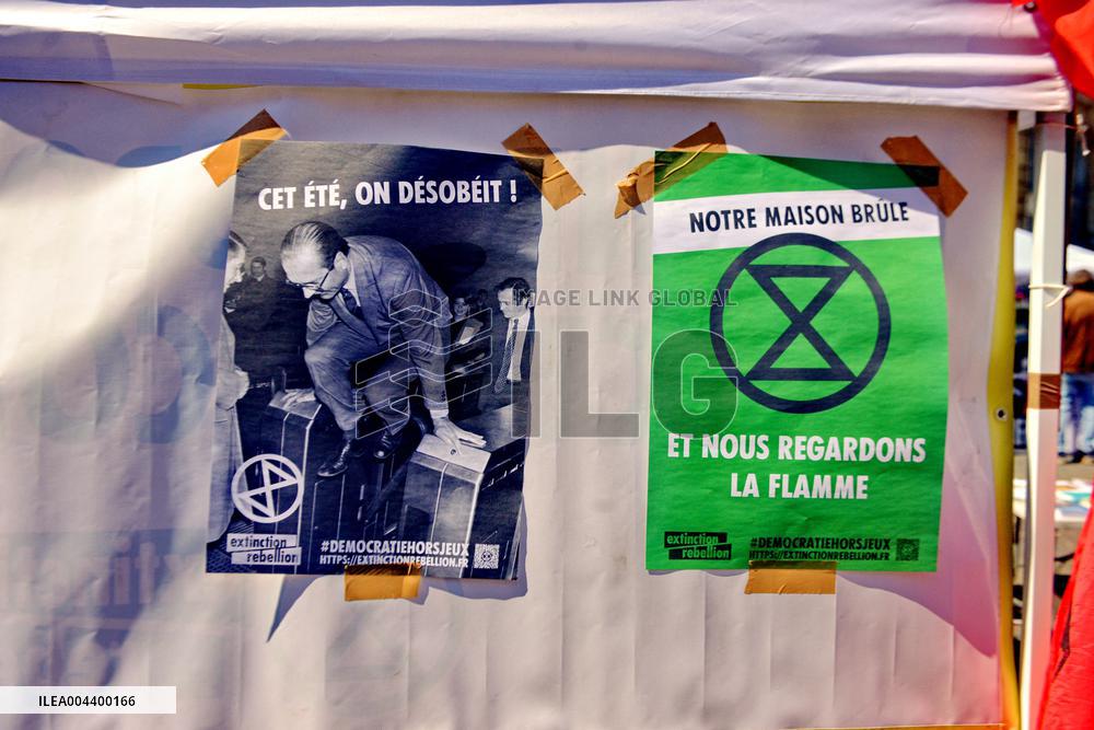 Anti-Fascist Village Opposes Far Right Demonstration - Paris