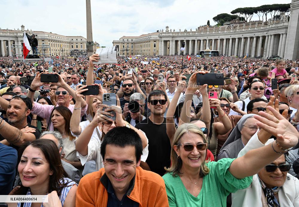 Pope Leo XIV Leads His First Regina Caeli Prayer - Vatican