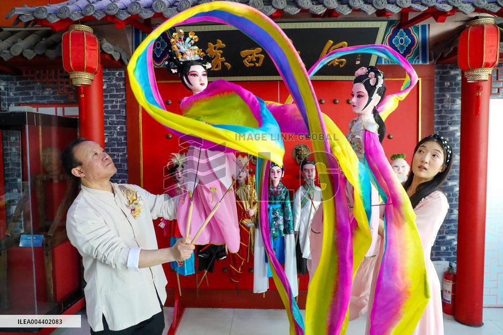 Millennium Puppet Art