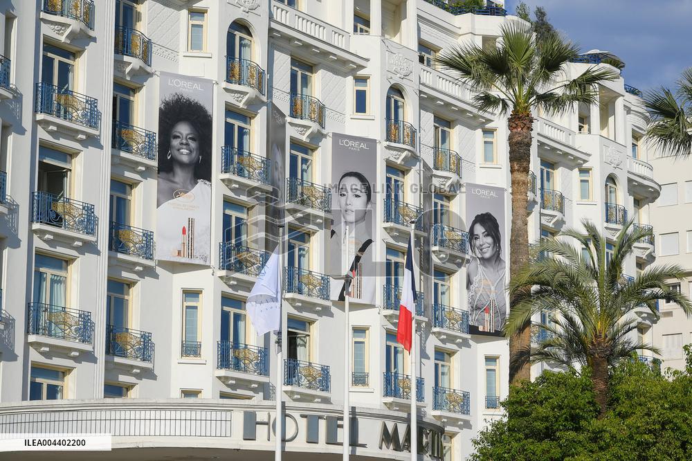 Cannes - Illustration On The Croisette