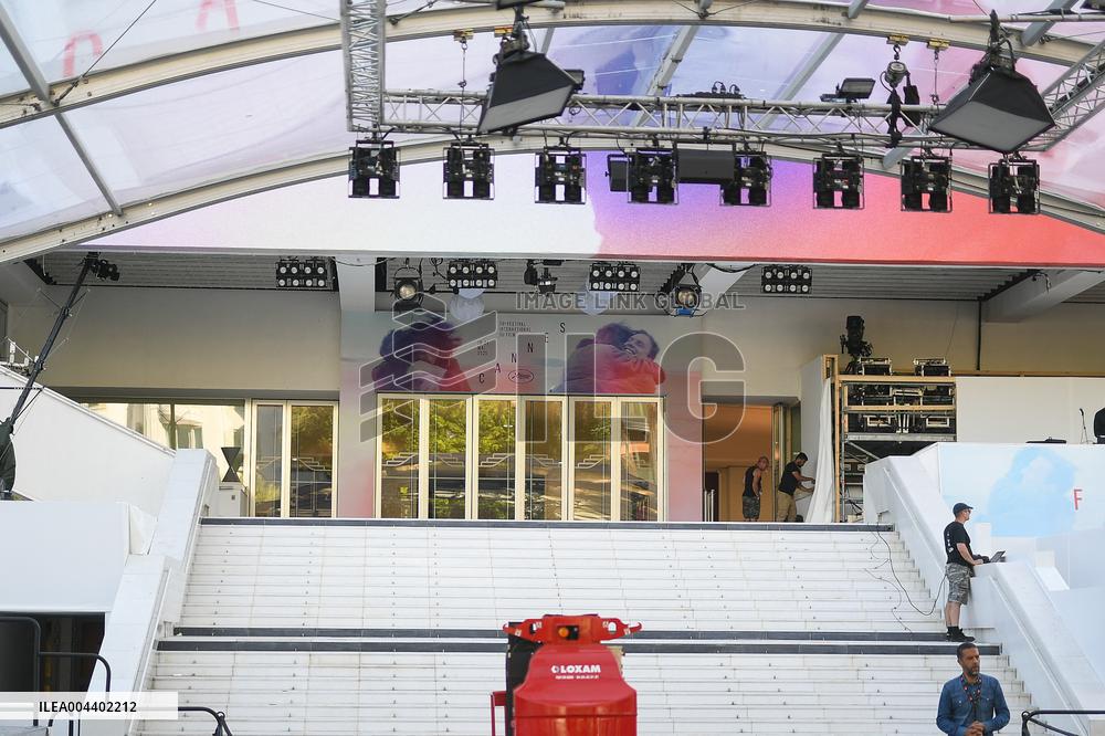 Cannes - Illustration On The Croisette