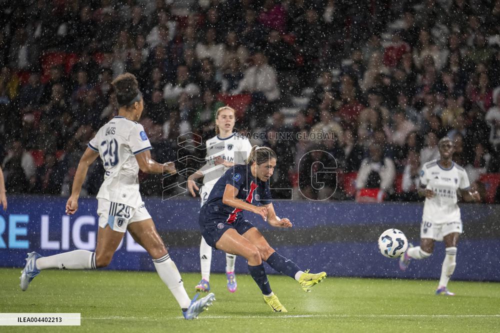 Ligue Feminine Semi Final Match - PSG v Paris FC - Paris