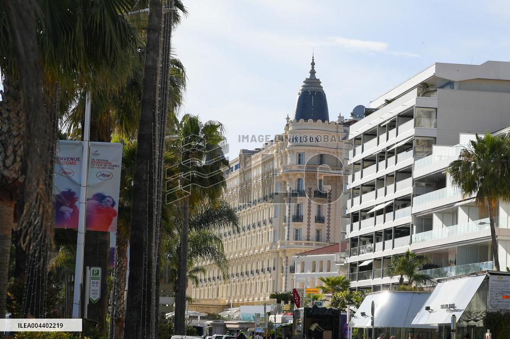 Cannes - Illustration On The Croisette