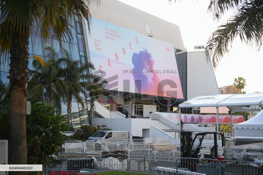 Cannes - Illustration On The Croisette