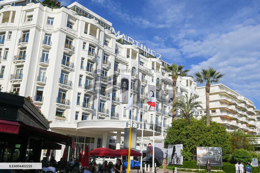 Cannes - Illustration On The Croisette