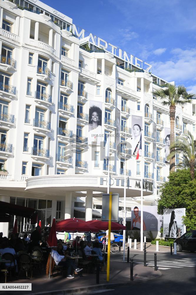 Cannes - Illustration On The Croisette