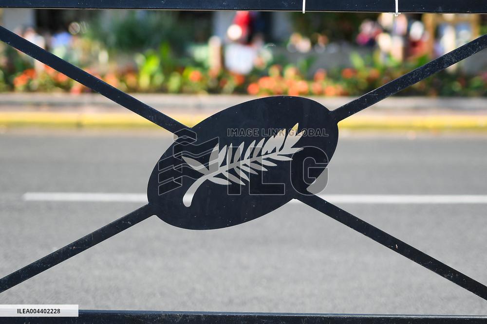 Cannes - Illustration On The Croisette