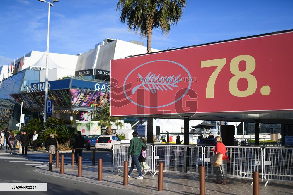 Cannes - Illustration On The Croisette