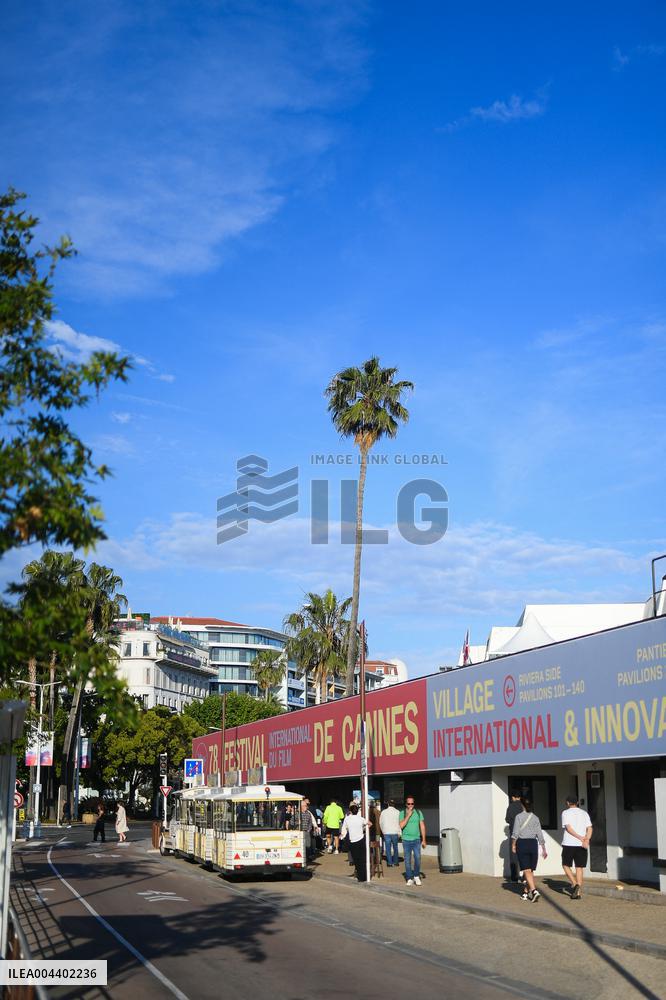 Cannes - Illustration On The Croisette