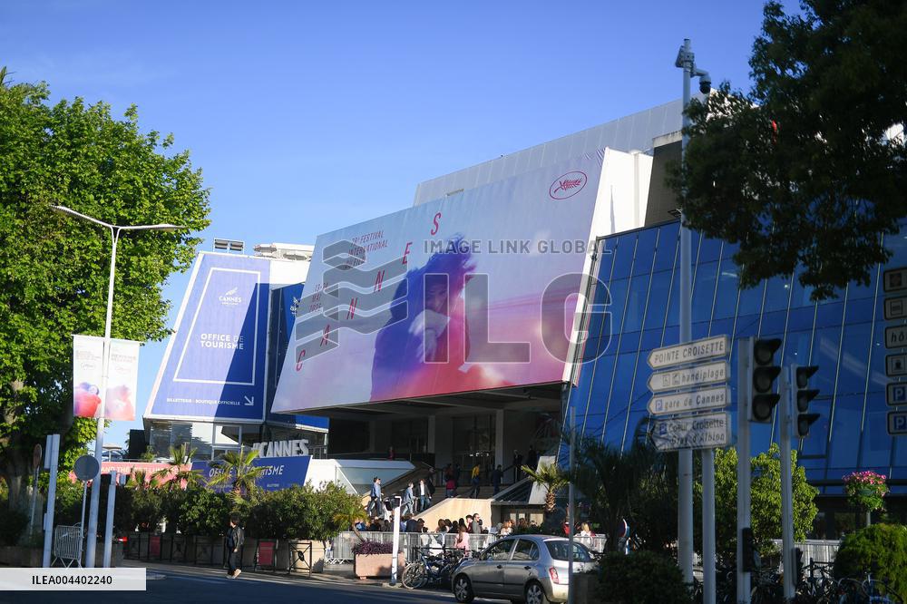 Cannes - Illustration On The Croisette