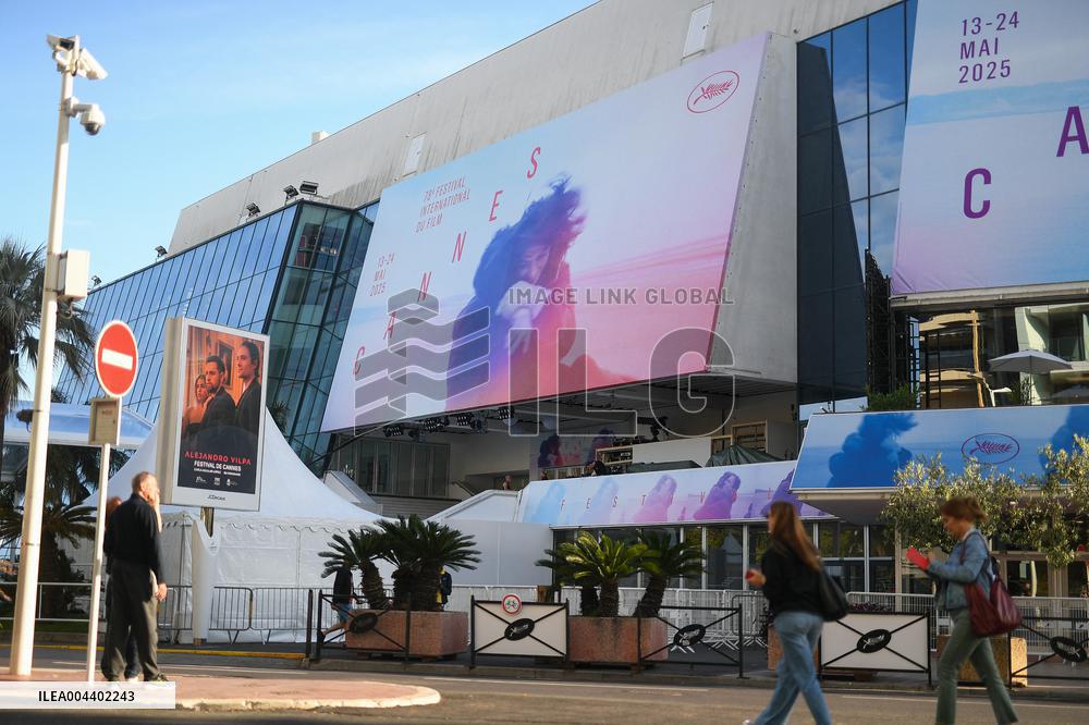 Cannes - Illustration On The Croisette