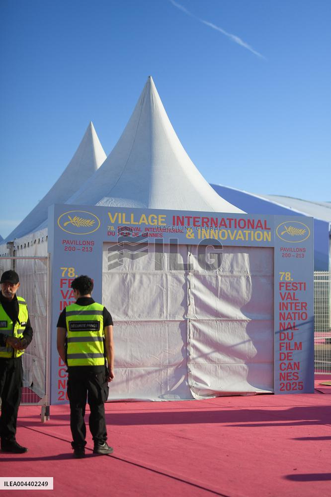 Cannes - Illustration On The Croisette
