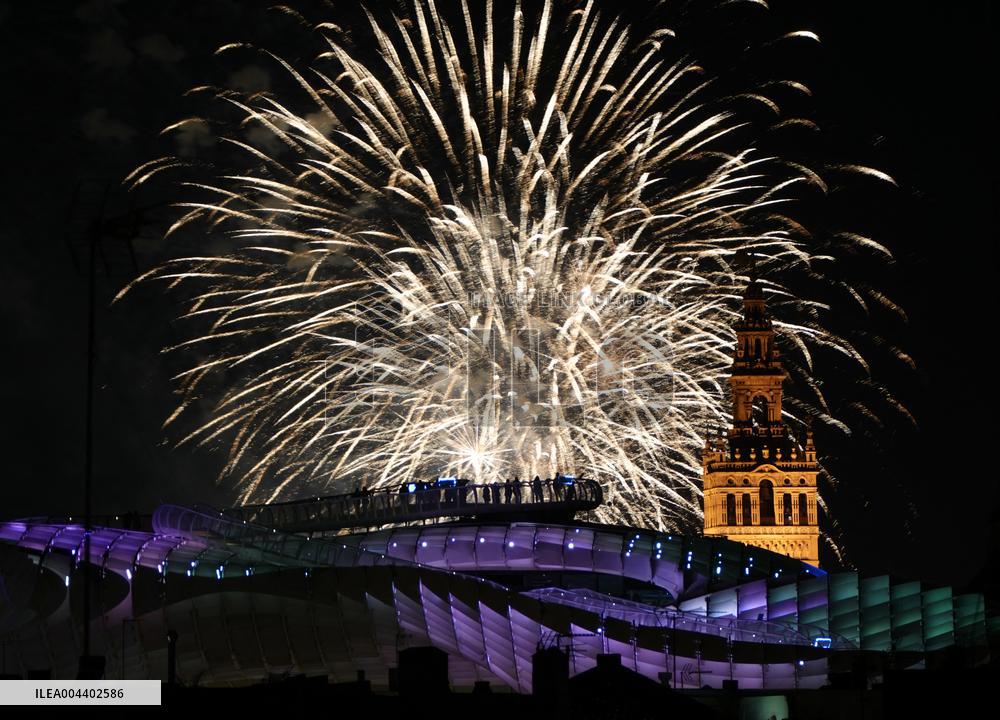 Fireworks Close the April Fair 2025 - Seville
