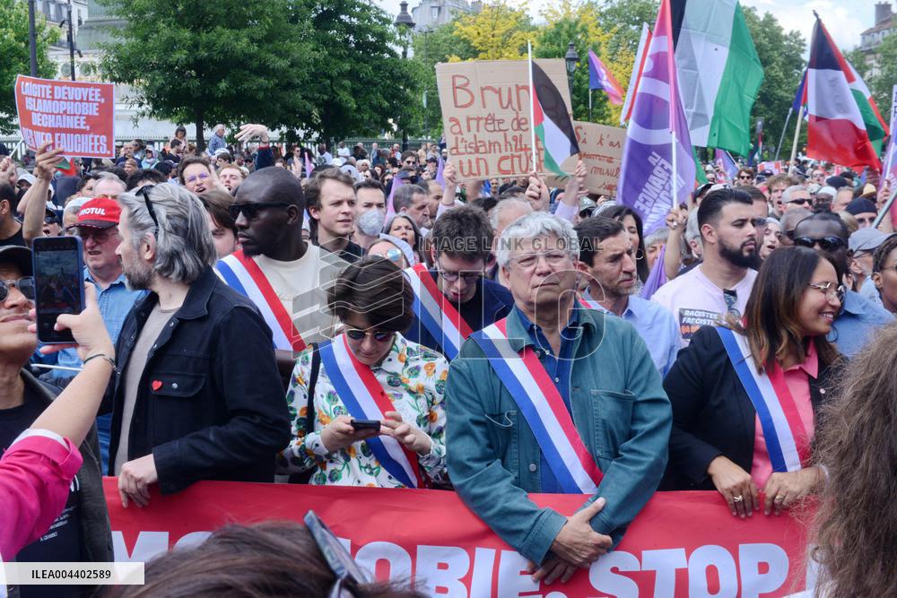 Jean-Luc Melenchon Joins March Against Islamophobia - Paris
