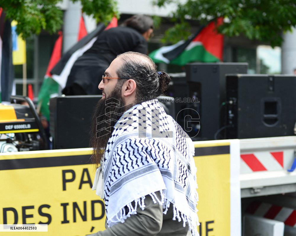 Jean-Luc Melenchon Joins March Against Islamophobia - Paris