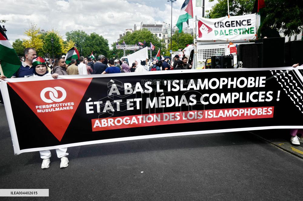 Jean-Luc Melenchon Joins March Against Islamophobia - Paris