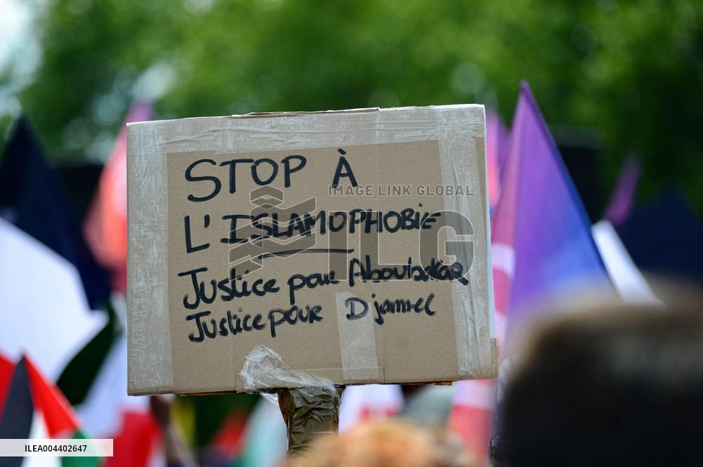 Jean-Luc Melenchon Joins March Against Islamophobia - Paris