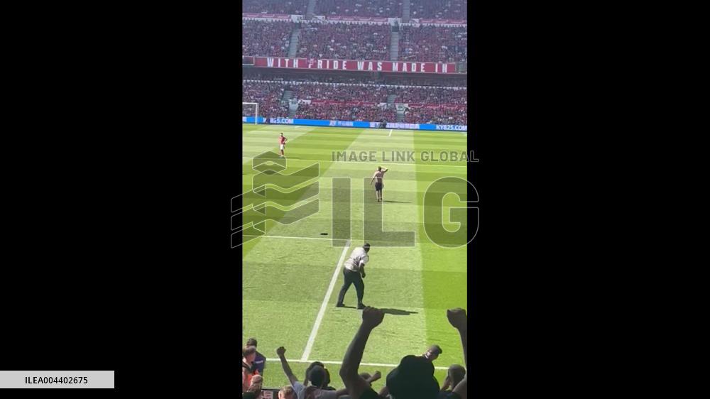 UK: Man Invades Pitch During Game Between Nottingham Forest and Leicester City