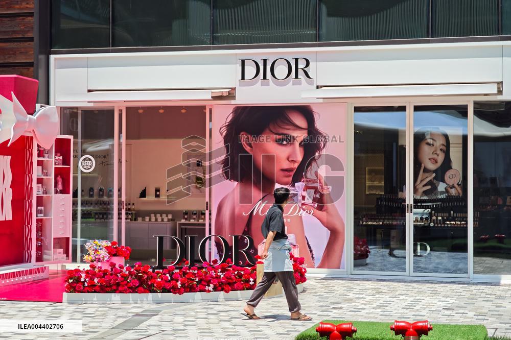 DIOR Store