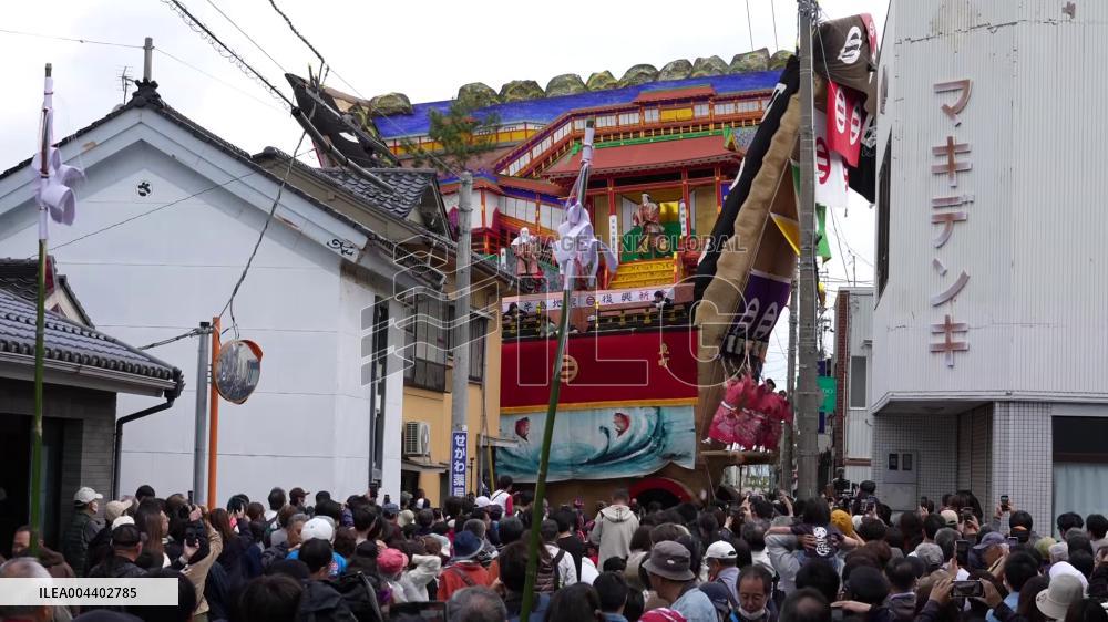 Giant float parades in quake-hit Ishikawa Pref. city