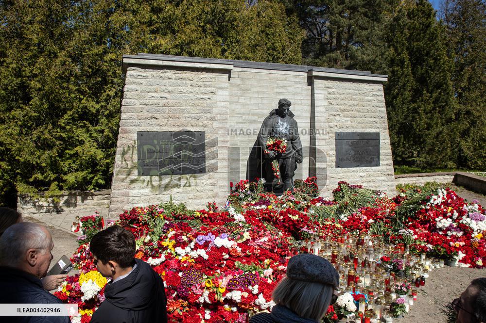 Bronze Soldier monument defaced