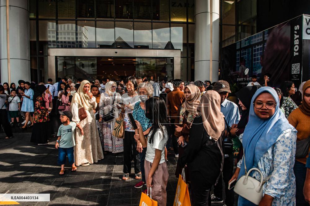 Indonesia's Hits By Earthquake M6.2