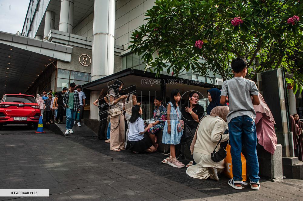 Indonesia's Hits By Earthquake M6.2