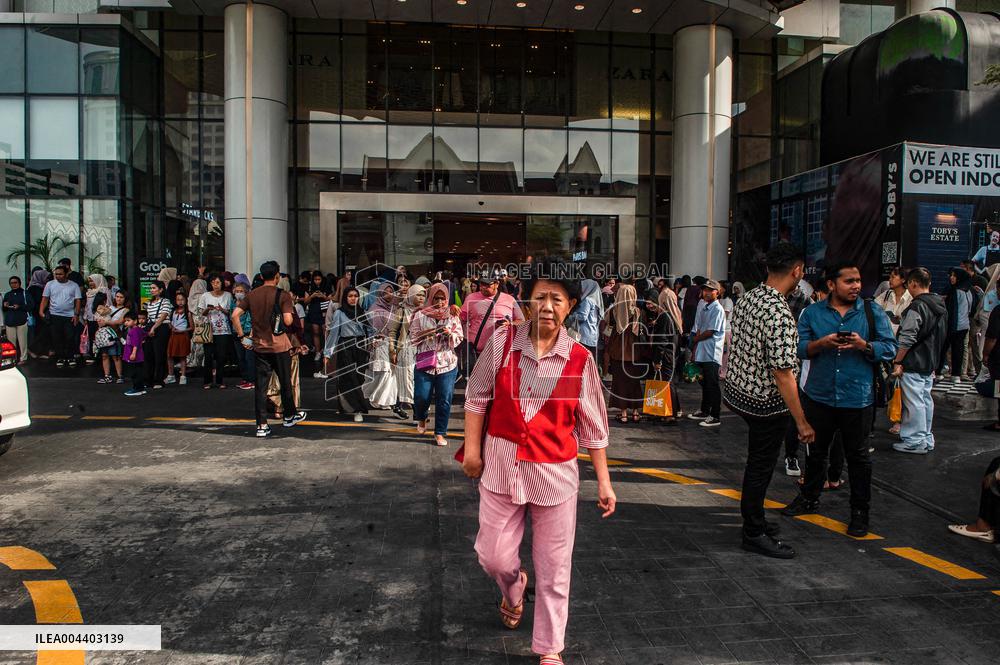 Indonesia's Hits By Earthquake M6.2