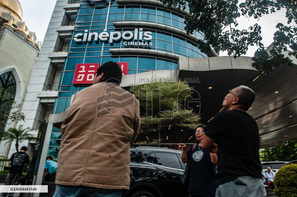 Indonesia's Hits By Earthquake M6.2