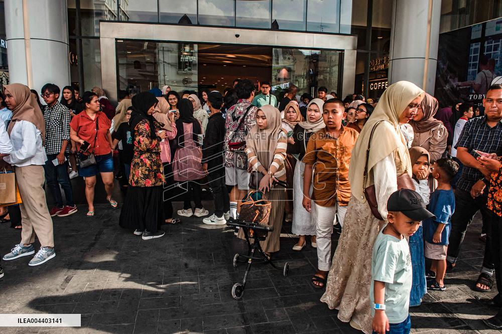 Indonesia's Hits By Earthquake M6.2