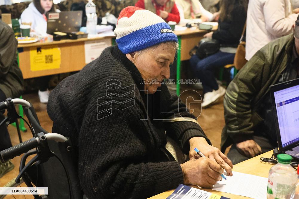 Evacuation transit centre in Kharkiv