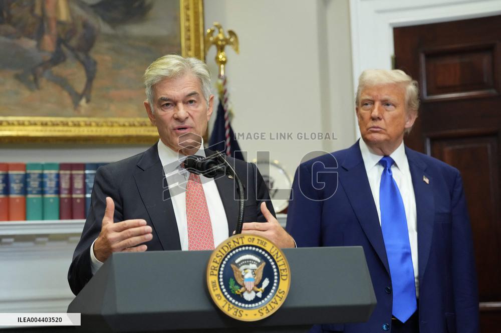 Trump Signs an Executive Order Lowering Prescription Drug Costs