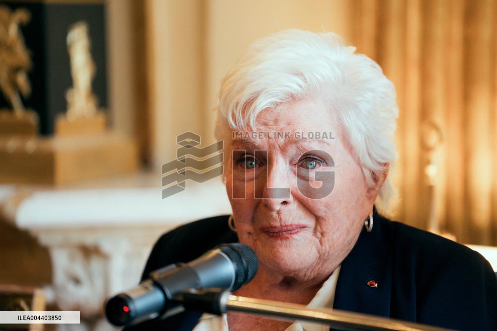 Line Renaud donates her archives to the State - Paris AJ