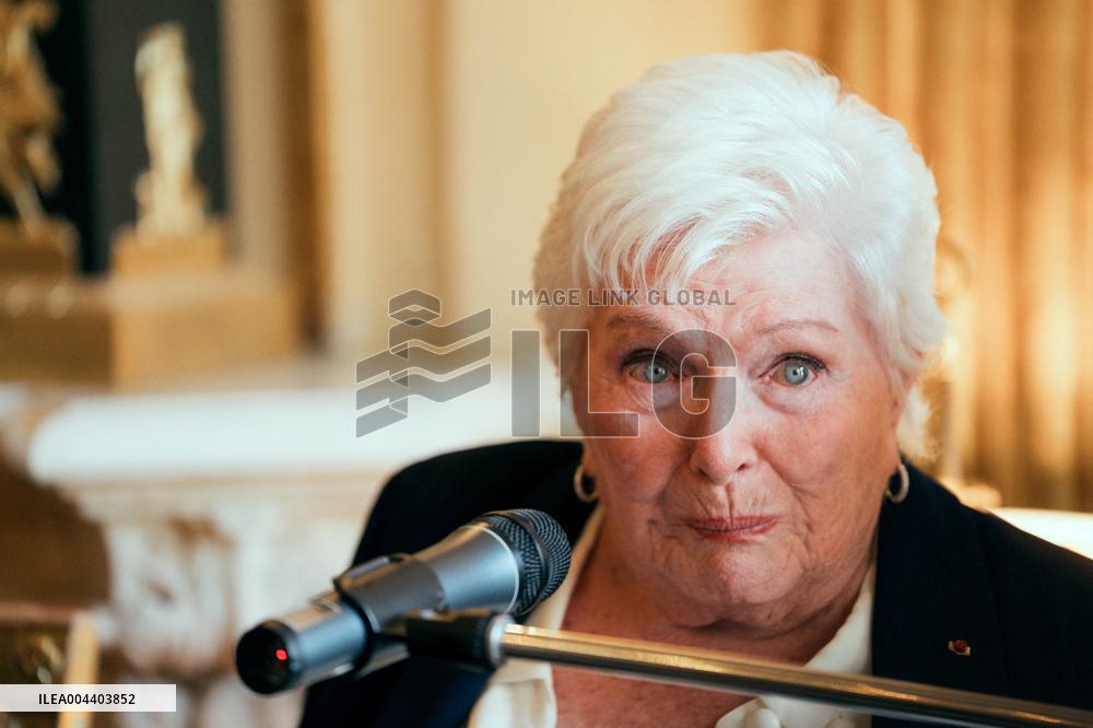 Line Renaud donates her archives to the State - Paris AJ