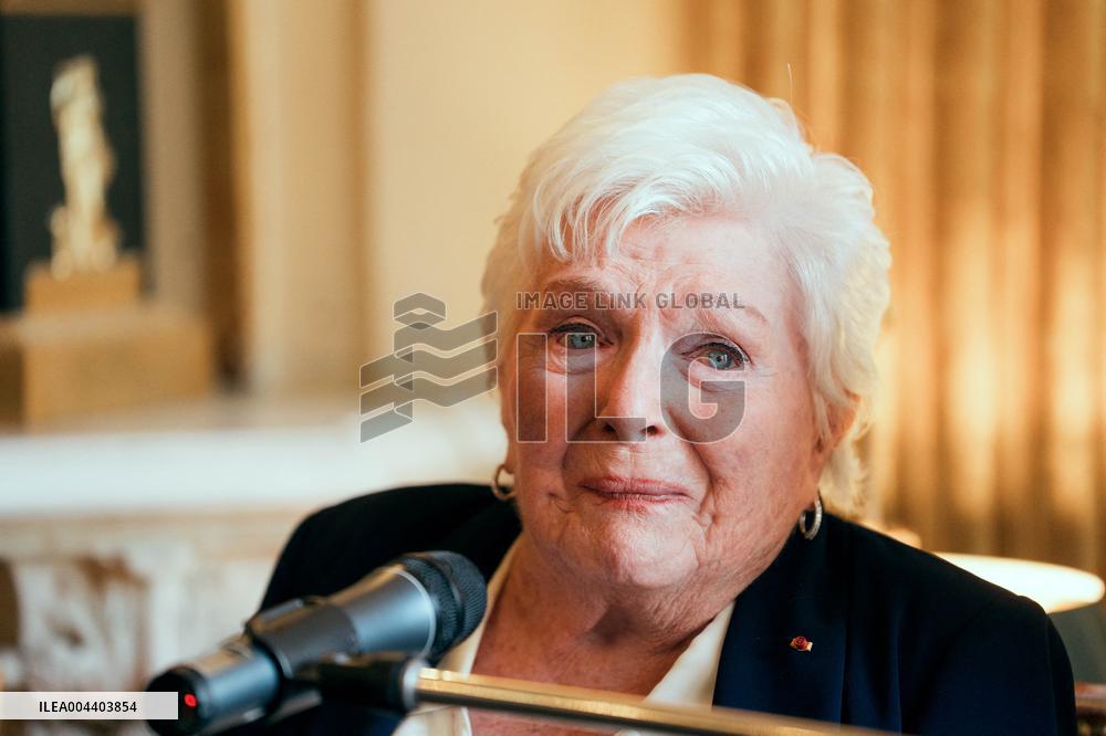 Line Renaud donates her archives to the State - Paris AJ