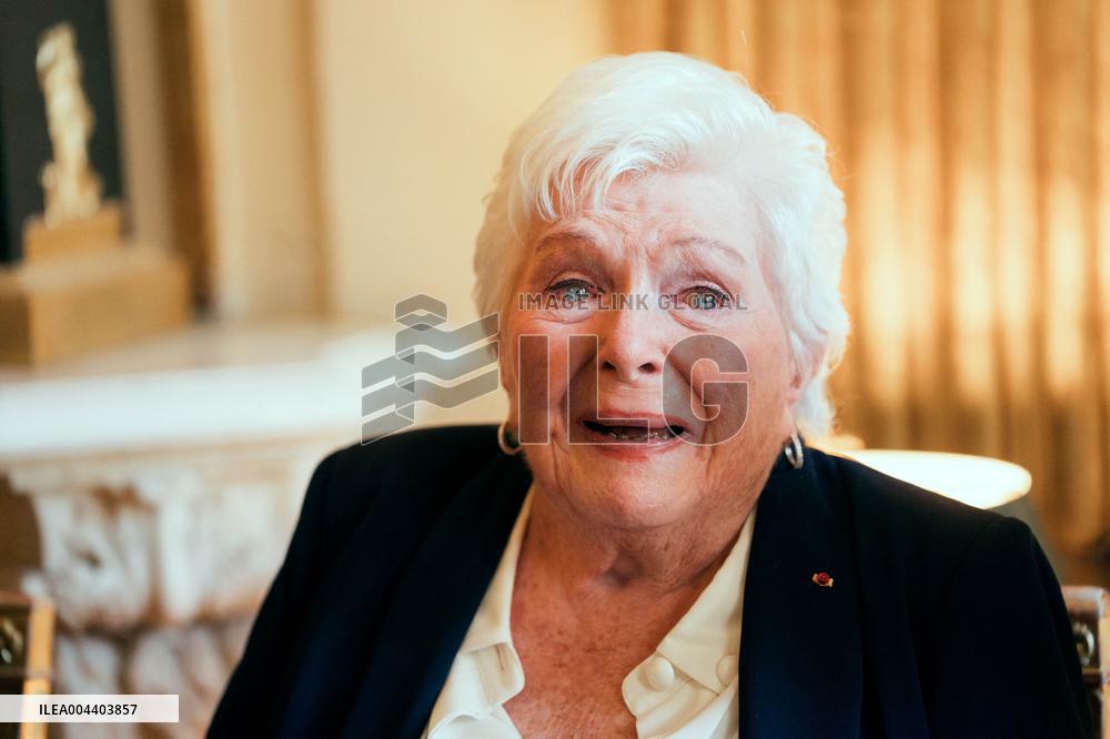 Line Renaud donates her archives to the State - Paris AJ